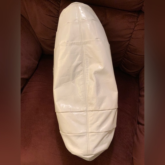 SONDRA ROBERTS - Picture 4 of 11